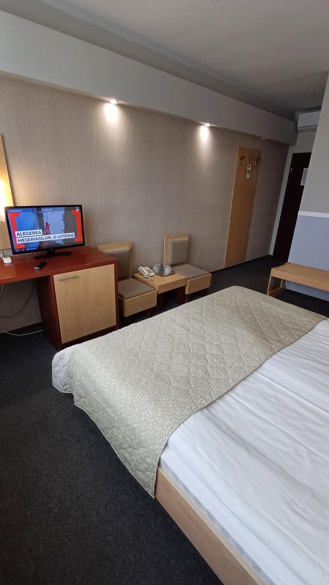 Hotel Concrete Ungheni  Екстериор снимка