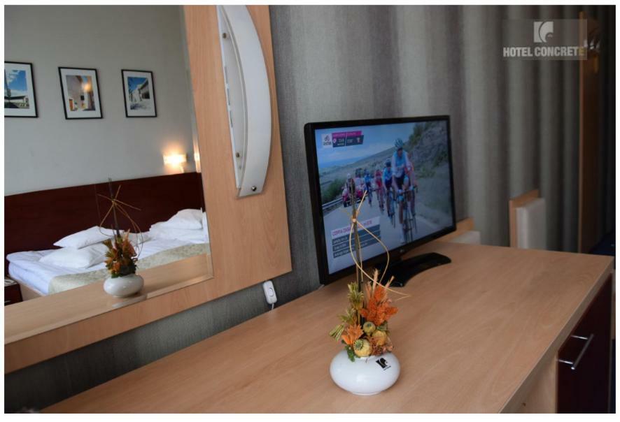 Hotel Concrete Ungheni  Екстериор снимка