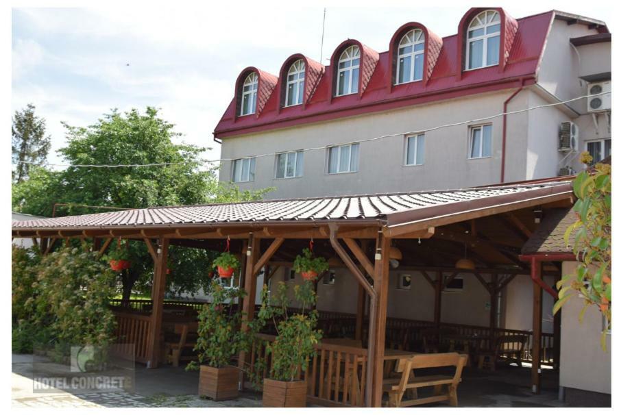 Hotel Concrete Ungheni  Екстериор снимка